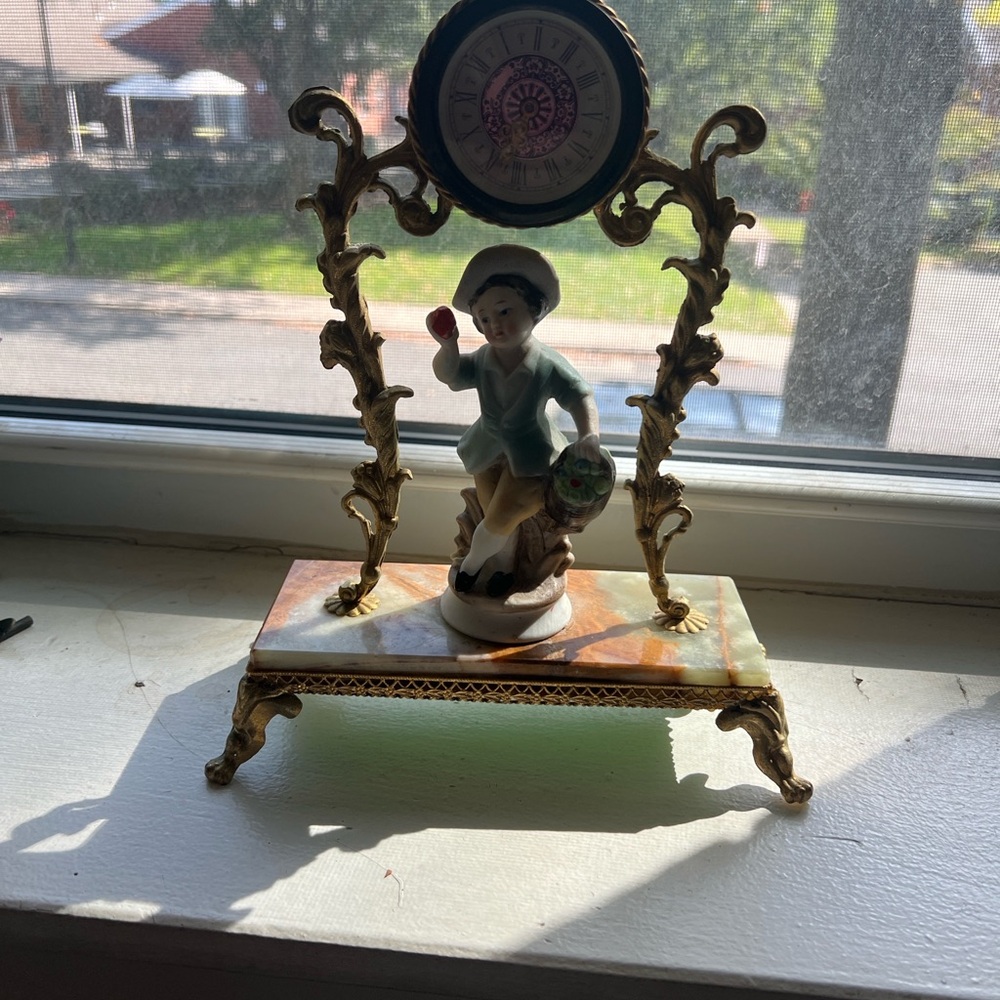 Vintage America Gold and Cream Figurine Clock